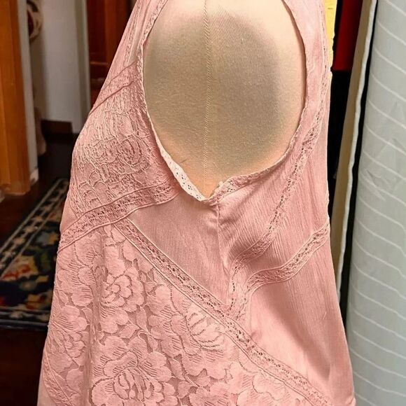 EUC Pink Sleeveless Lace Top, Hi/Neck Size Small #YC#5 - Picture 6 of 7